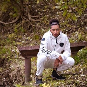 Meet your Posher, Kenyon